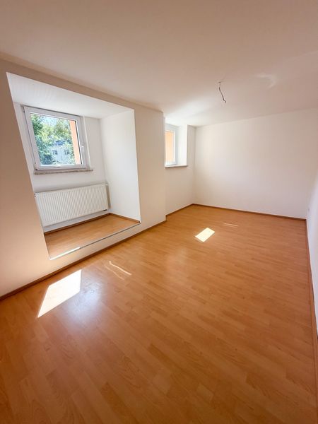 Schöne Wohnung in ruhiger Randlage- wird komplett neu renoviert !!!